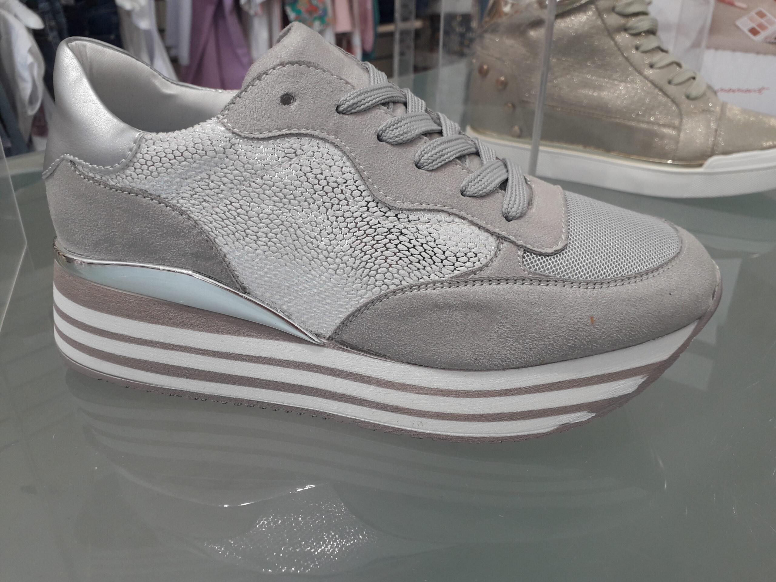 Calzature donna con sottopiede in memory foam - immagine 2
