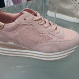 Calzature donna con sottopiede in memory foam