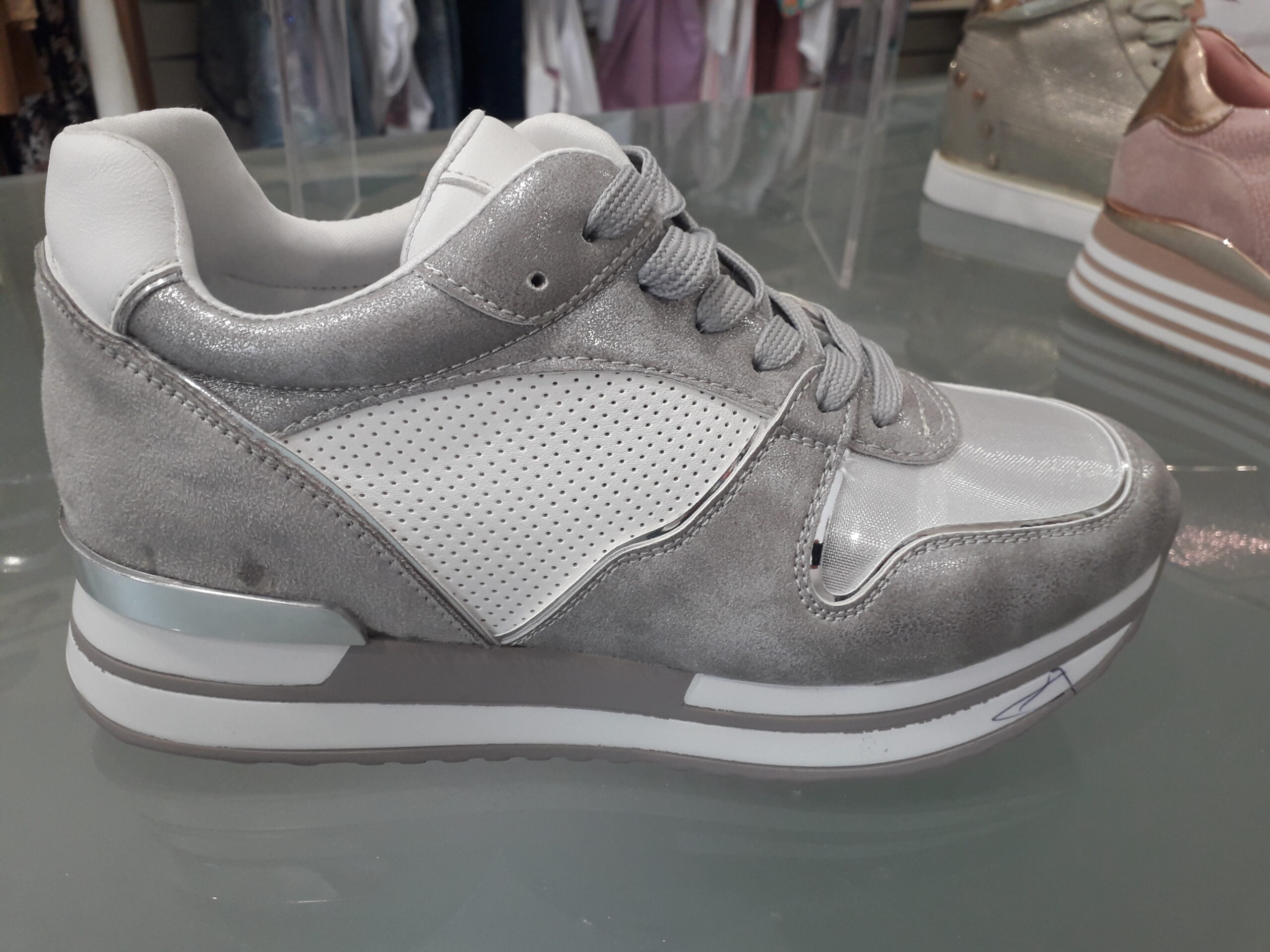 Calzature donna con sottopiede in memory foam - immagine 2