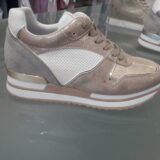 Calzature donna con sottopiede in memory foam